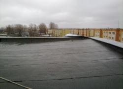 Usunięcie uszkodzonego opierzenia dachu na bloku w Gniewinie - 05.02.2011