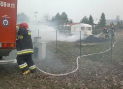 Pożar sterty desek i suchej trawy w Nadolu - 23.04.2013