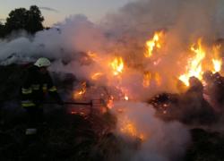 Pożar balotów słomy w Kostkowie - 20.09.2013