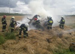 Pożar balotów słomy w Gniewinie - 31.07.2014
