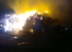 Pożar składowiska balotów słomy w Zwartowie - 28.09.2015
