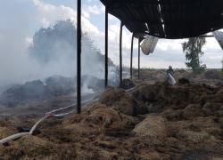 Pożar pogorzeliska balotów siana w Bychowie - 05.09.2019