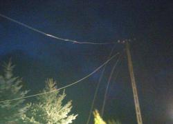 Powalone drzewo i uszkodzona linia elektroenergetyczna w Toliszczku - 02.02.2020