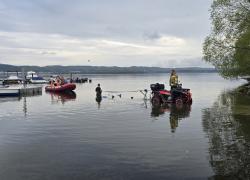 Wywrócony skuter na jeziorze Żarnowieckim - 05.05.2026